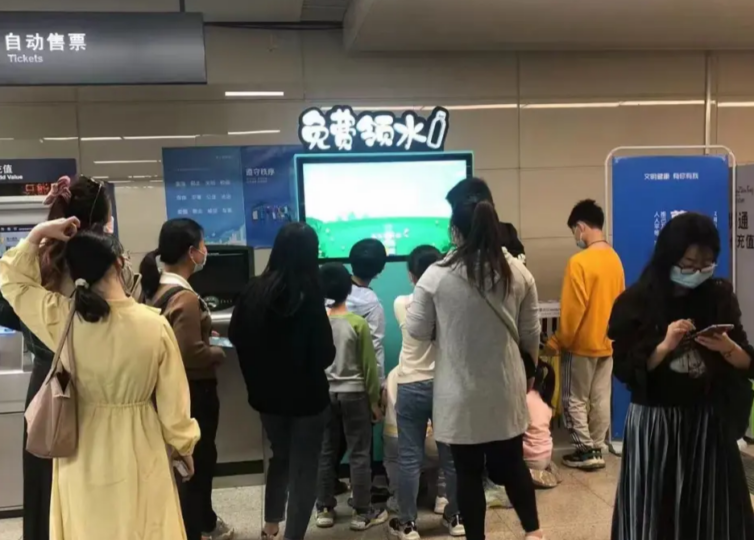 一瓶水賺1塊,一年能掙30萬!免費送水的冷門項目-資源網站