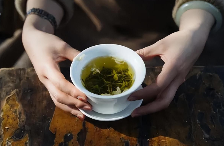 在家加工掙錢(qián)的項(xiàng)目:在家就能做,一年收入高達(dá)40多萬(wàn)!-資源網(wǎng)站