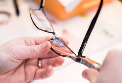 暴利行業眼鏡水有多深,2000塊的眼鏡成本20塊-資源網站